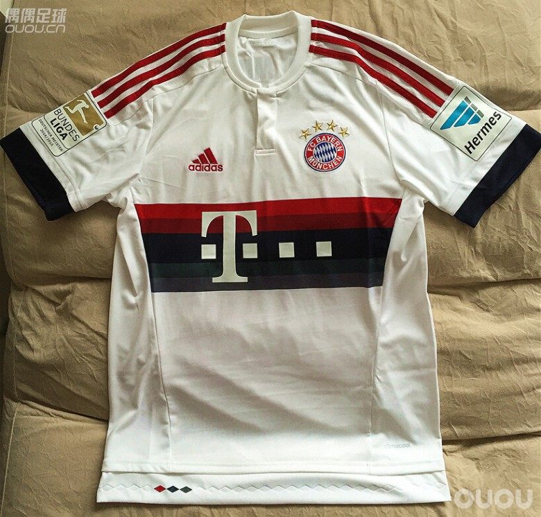 拜仁 15-16 客场 莱万印号