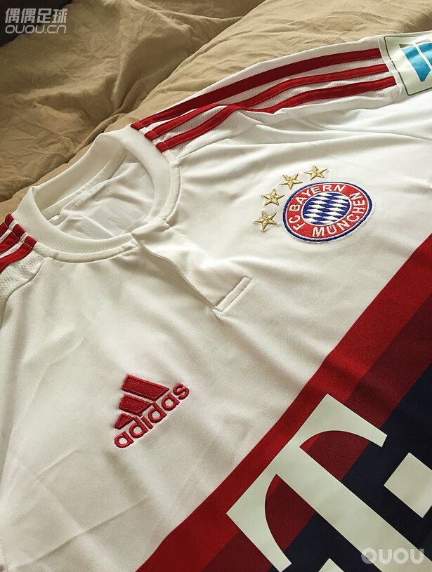 拜仁 15-16 客场 莱万印号