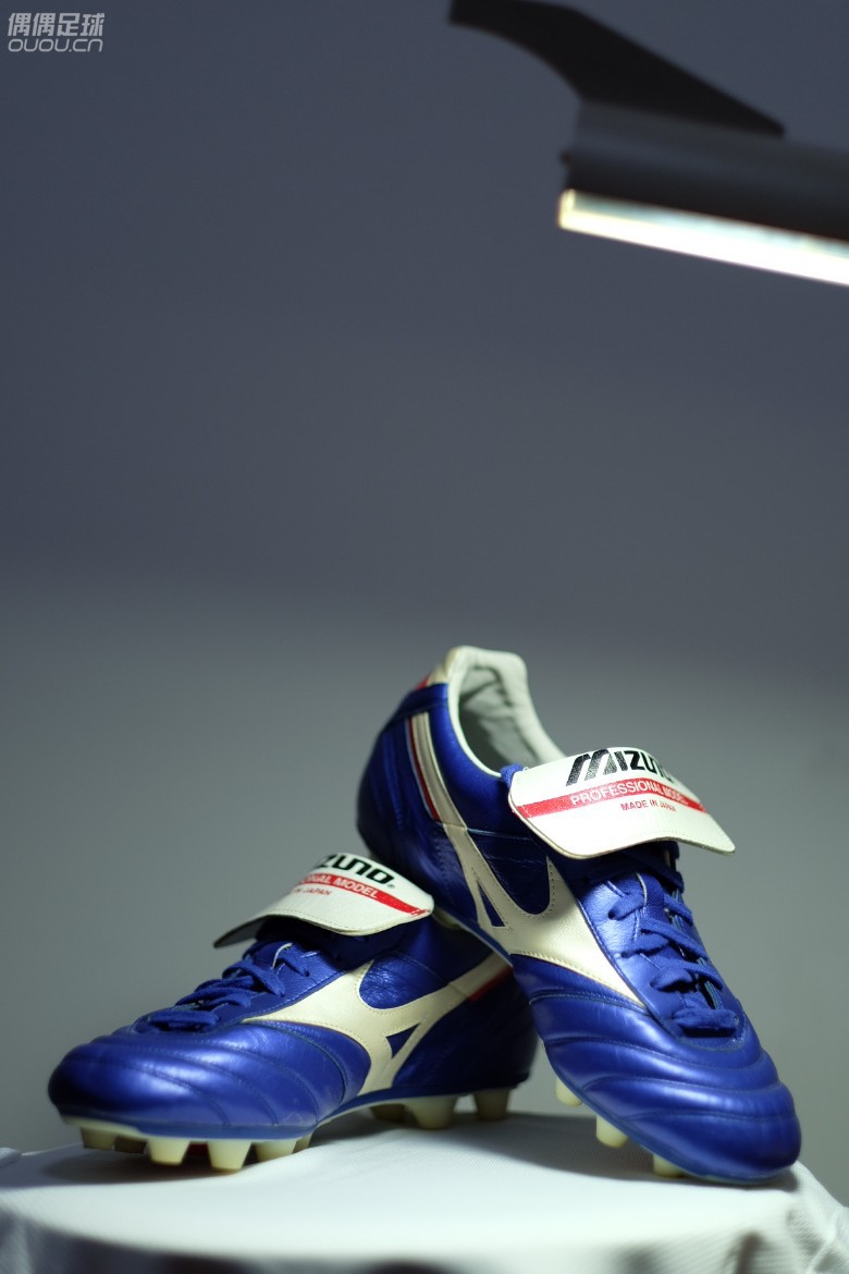 快到新年了,选了几双鞋拍证件照