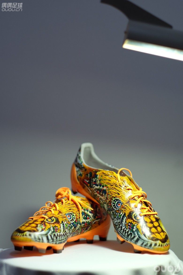 快到新年了,选了几双鞋拍证件照