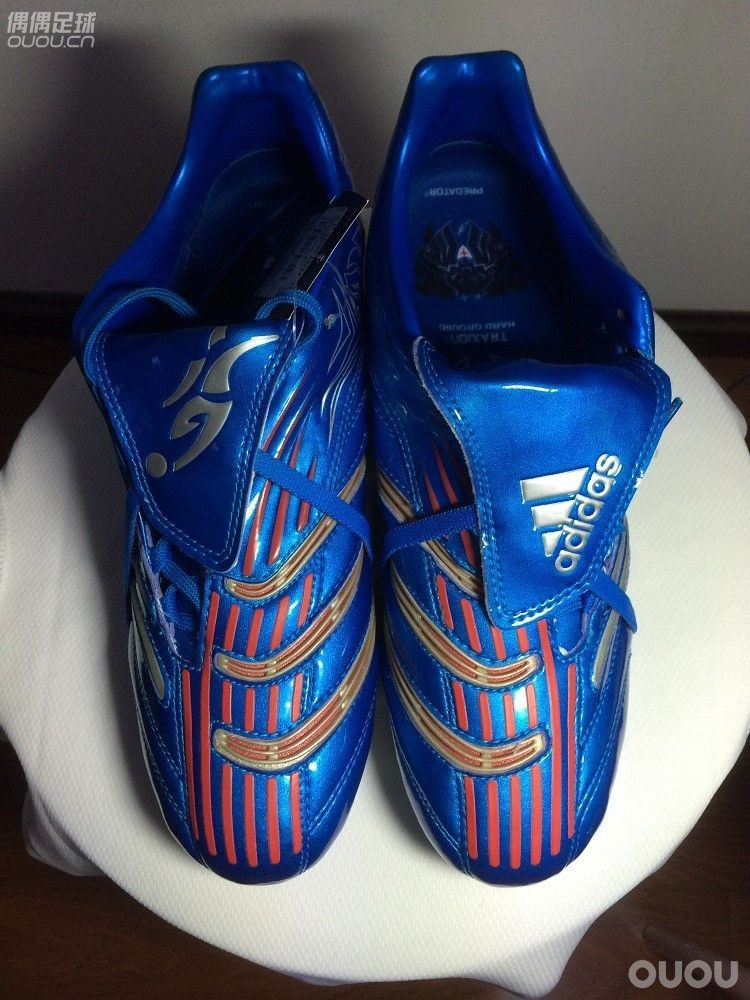 快到新年了,选了几双鞋拍证件照