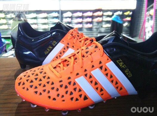 能在周一的时候通过某宝节节正品拿到鞋子,今天穿上已刺绣好的鞋子,迎接元旦