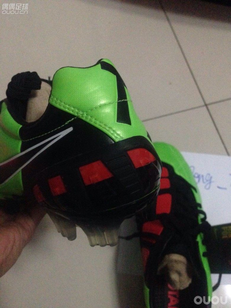 请大神辨别真假,两双骚货