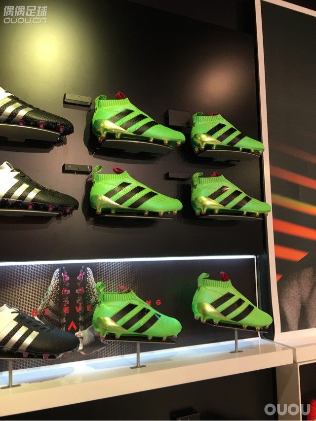 今天去曼城市中心的adidas看了下ace16,感觉曼城库存比天朝都多。。230还是太贵了。。
