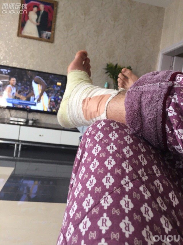 刚过三十、就受伤了。估计也能得养一段儿时间了。刚刚到的液态金属只能看不能穿啊!