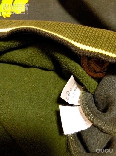 2006年左右的绿金色曼联加绒卫衣我是曼联粉,那些年也是茵宝的脑残粉。2006年左右购于洛阳茵宝专柜。