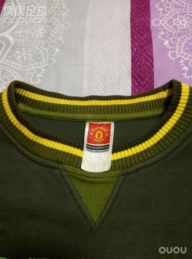 2006年左右的绿金色曼联加绒卫衣我是曼联粉,那些年也是茵宝的脑残粉。2006年左右购于洛阳茵宝专柜。