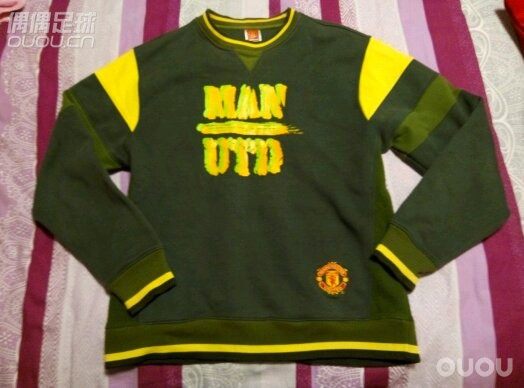2006年左右的绿金色曼联加绒卫衣我是曼联粉,那些年也是茵宝的脑残粉。2006年左右购于洛阳茵宝专柜。