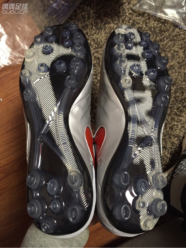 新年礼物………………….本来以为年前是到不了了,结果……接到了dhl打来的电话…….