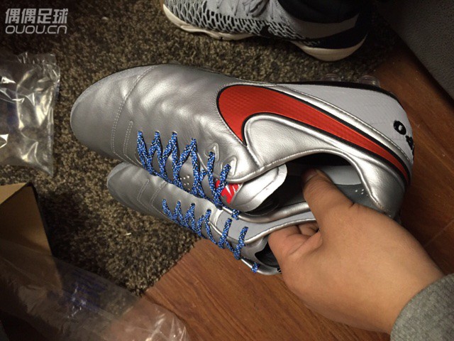 新年礼物………………….本来以为年前是到不了了,结果……接到了dhl打来的电话…….