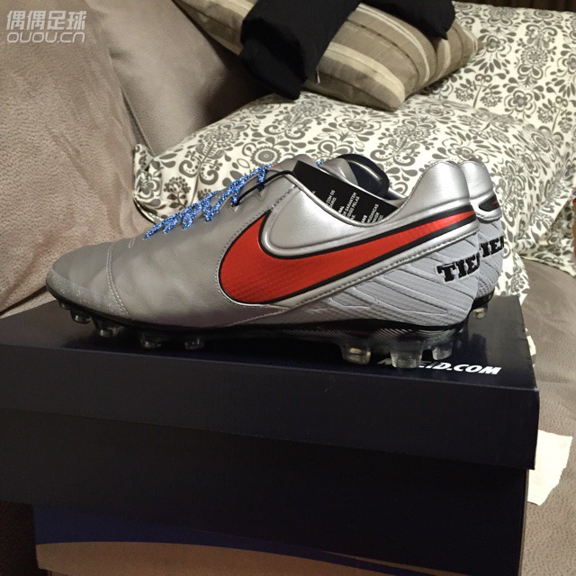 新年礼物………………….本来以为年前是到不了了,结果……接到了dhl打来的电话…….