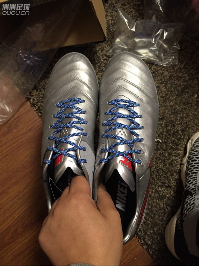 新年礼物………………….本来以为年前是到不了了,结果……接到了dhl打来的电话…….