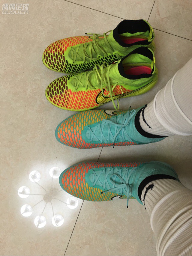 最近磨后脚跟。说来也怪了鬼牌超顶刚买来的时候一点都不磨穿了两月以后怎么就开始磨后脚跟了呢。