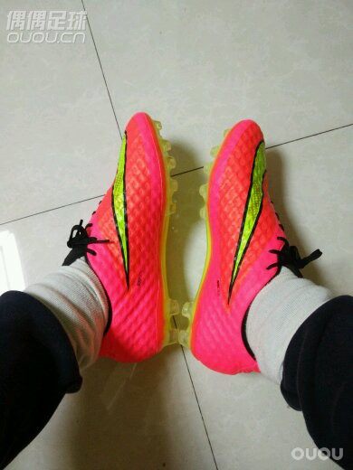 骚的不要不要的!首先祝大家新年红红火火!都能收到自己心仪的战靴!今天收到后非常满意和开心!