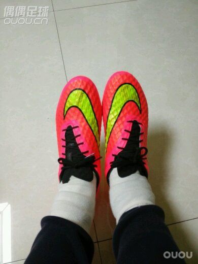 骚的不要不要的!首先祝大家新年红红火火!都能收到自己心仪的战靴!今天收到后非常满意和开心!