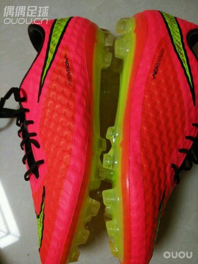 骚的不要不要的!首先祝大家新年红红火火!都能收到自己心仪的战靴!今天收到后非常满意和开心!