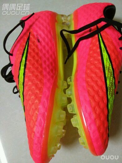 骚的不要不要的!首先祝大家新年红红火火!都能收到自己心仪的战靴!今天收到后非常满意和开心!