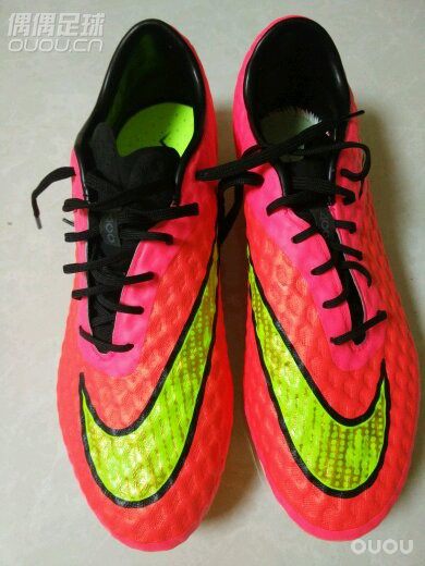 骚的不要不要的!首先祝大家新年红红火火!都能收到自己心仪的战靴!今天收到后非常满意和开心!