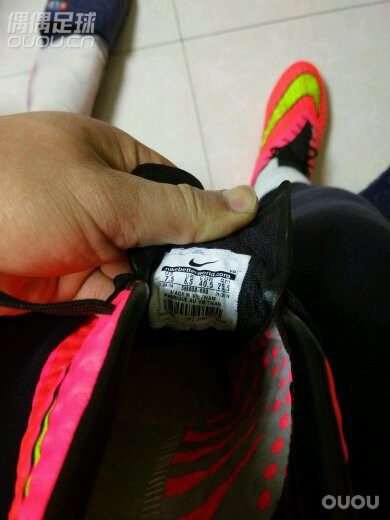 骚的不要不要的!首先祝大家新年红红火火!都能收到自己心仪的战靴!今天收到后非常满意和开心!