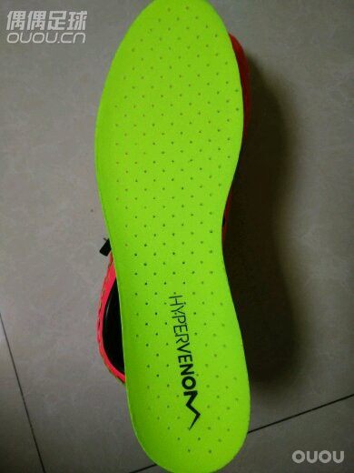 骚的不要不要的!首先祝大家新年红红火火!都能收到自己心仪的战靴!今天收到后非常满意和开心!