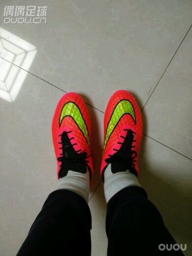 骚的不要不要的!首先祝大家新年红红火火!都能收到自己心仪的战靴!今天收到后非常满意和开心!