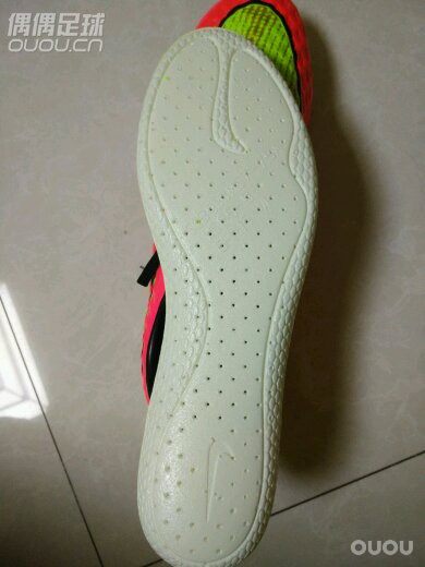 骚的不要不要的!首先祝大家新年红红火火!都能收到自己心仪的战靴!今天收到后非常满意和开心!