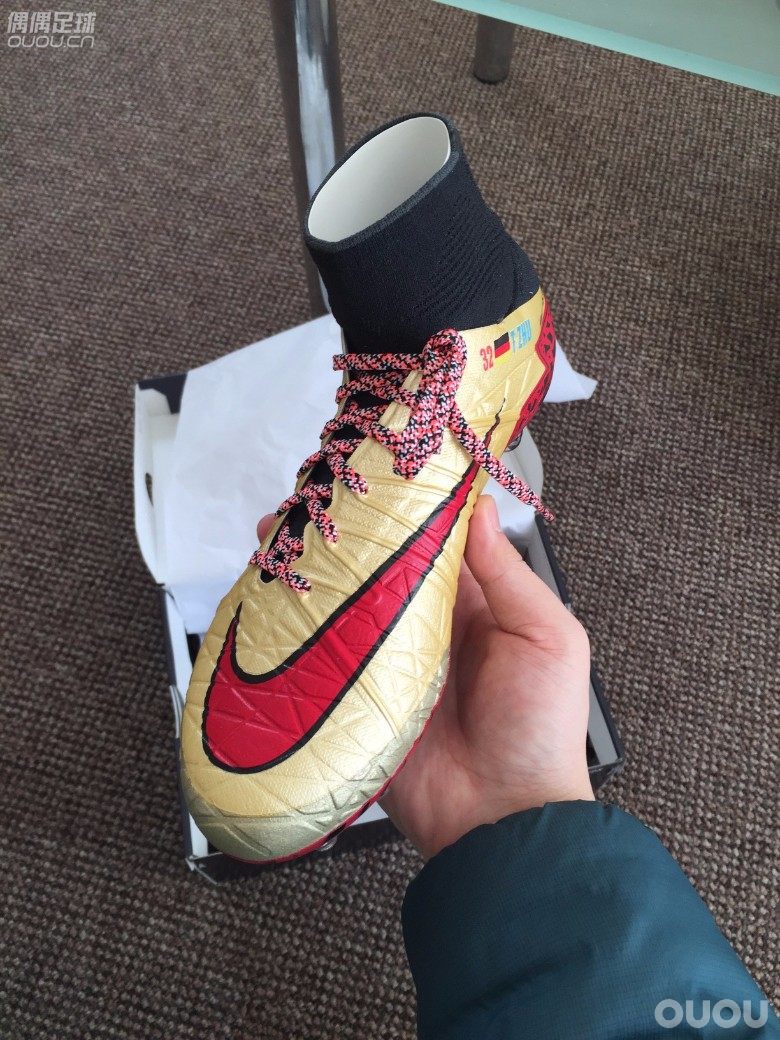 新年最红火 英国官网 ID定制 超顶级 毒蜂