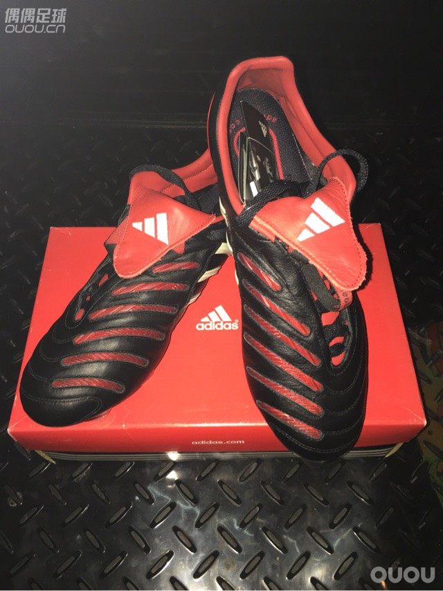 Adidas Predator Pulse SG, 经典色,品相完美。