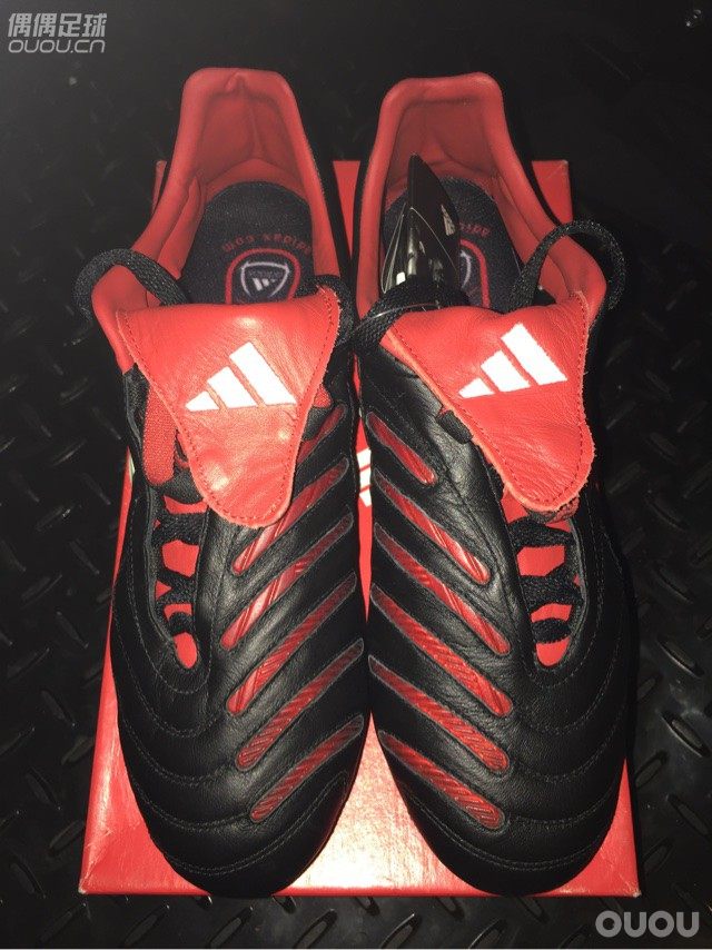 Adidas Predator Pulse SG, 经典色,品相完美。