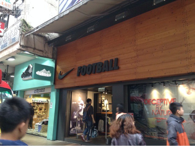 一下开心,入了两双x,太阳能红为15.2,番薯为15.1;原来才发现15.2宽于15.1!