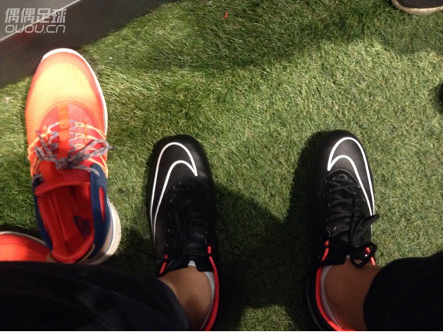 一下开心,入了两双x,太阳能红为15.2,番薯为15.1;原来才发现15.2宽于15.1!