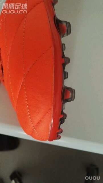 重新入手一双ACE15.1皮版,请大家鉴定真伪!顺便说一下阿迪的做工这么差吗?影响使用不?