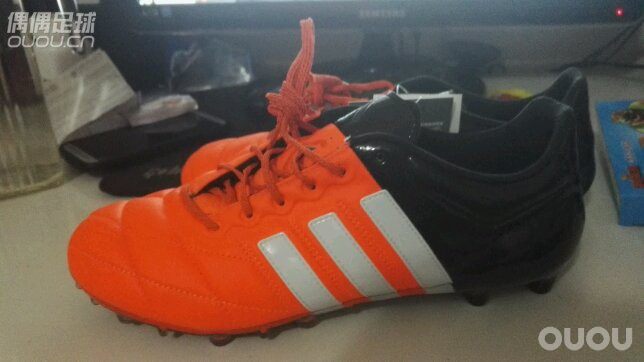 新入一双阿迪ACE15.1皮版求大家鉴定真假!