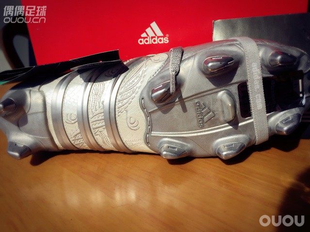 Adidas predator pulse 7 小贝专属龙纹,42.5 JP270????新年第一收。