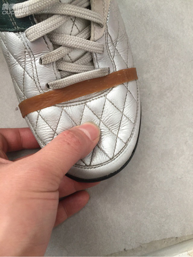 今天天气不错就整理了一下鞋柜,发现这双已经退役下来的传奇2HG,作为一个年过30的80后为了