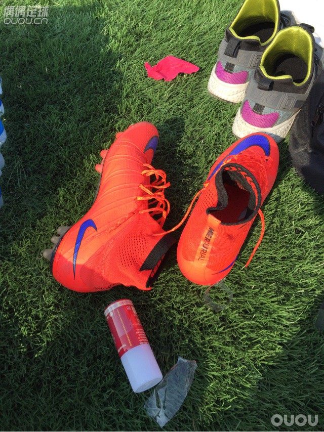 老伤复发坐场下拍了一张,回来发现照的还不错!