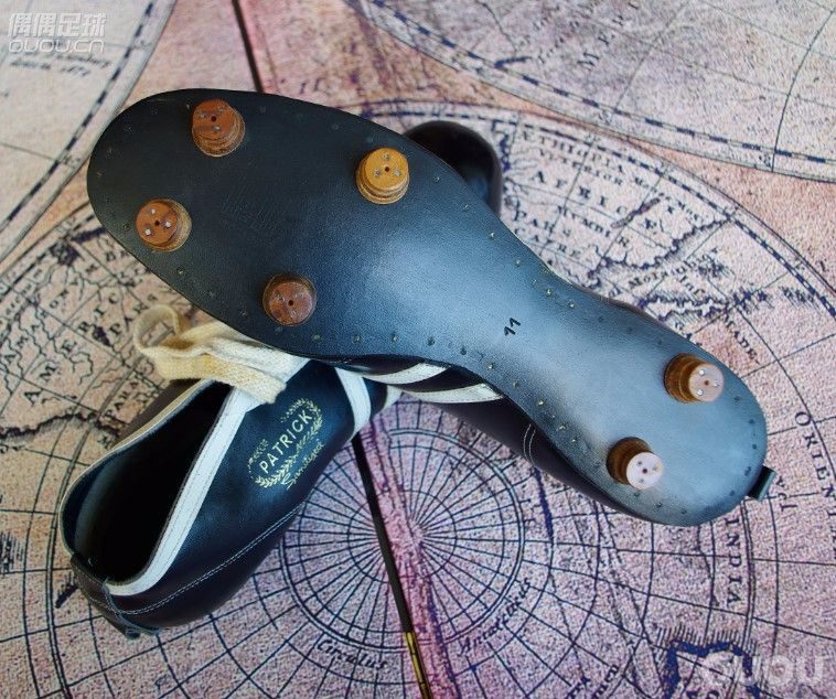 【在法国发现5双库存了60年的 法产PATRICK古董手工足球鞋】1950年代末,足球鞋发展进入较大转变时期的产物
