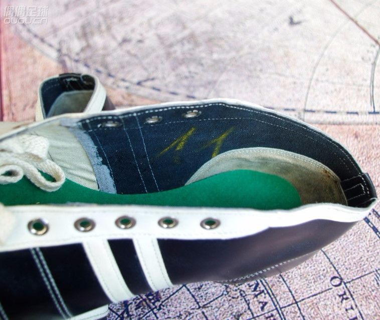 【在法国发现5双库存了60年的 法产PATRICK古董手工足球鞋】1950年代末,足球鞋发展进入较大转变时期的产物