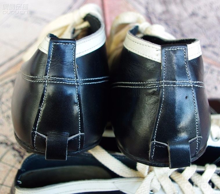 【在法国发现5双库存了60年的 法产PATRICK古董手工足球鞋】1950年代末,足球鞋发展进入较大转变时期的产物