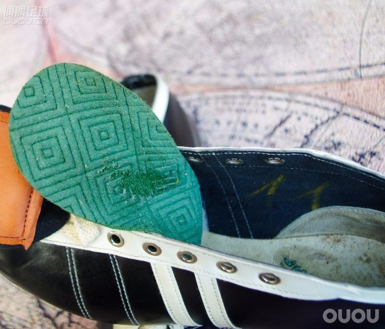 【在法国发现5双库存了60年的 法产PATRICK古董手工足球鞋】1950年代末,足球鞋发展进入较大转变时期的产物