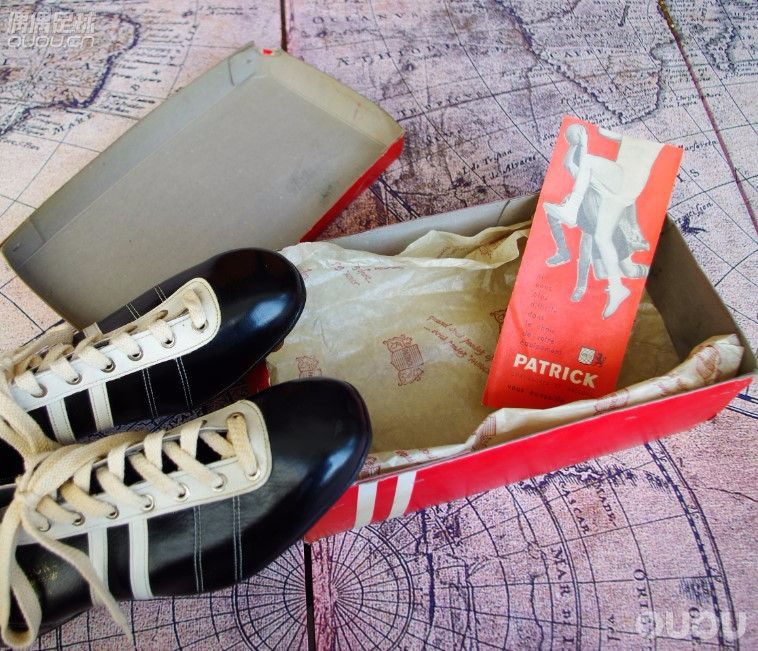 【在法国发现5双库存了60年的 法产PATRICK古董手工足球鞋】1950年代末,足球鞋发展进入较大转变时期的产物