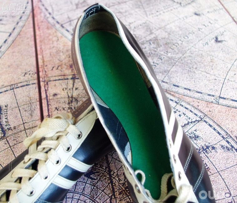 【在法国发现5双库存了60年的 法产PATRICK古董手工足球鞋】1950年代末,足球鞋发展进入较大转变时期的产物