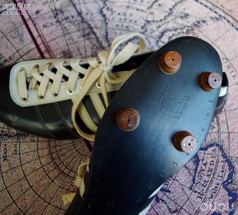 【在法国发现5双库存了60年的 法产PATRICK古董手工足球鞋】1950年代末,足球鞋发展进入较大转变时期的产物