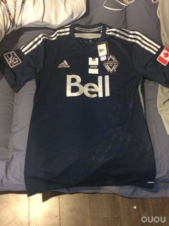 新收一件球衣。我们也有自己的英雄