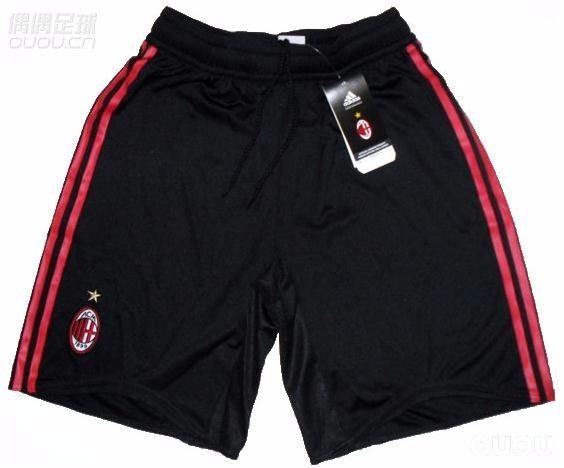 球衣内行高手来帮我看一下 多谢啦