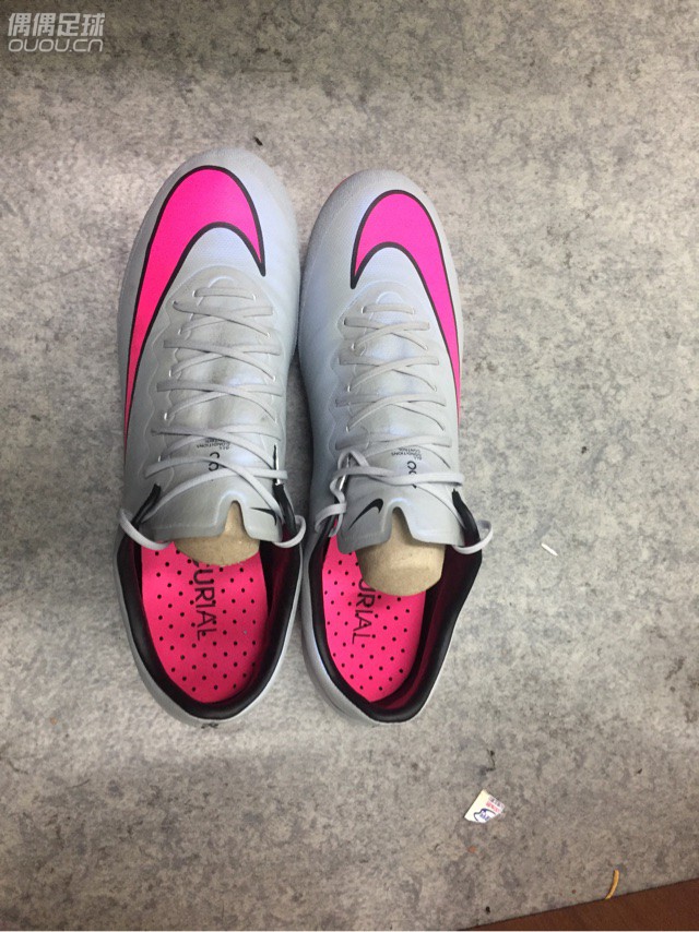 也来晒晒我的实战主力战靴们。鄙人三十有余,之前一直穿着飞跃鞋踢小场