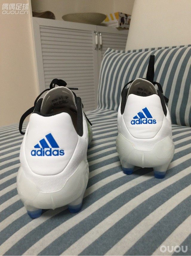 ACE16.1 小清新配色到手 ! 膝盖脚后跟都有伤蛮严重 钉子需要磨吗?