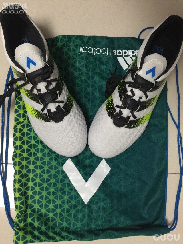 ACE16.1 小清新配色到手 ! 膝盖脚后跟都有伤蛮严重 钉子需要磨吗?