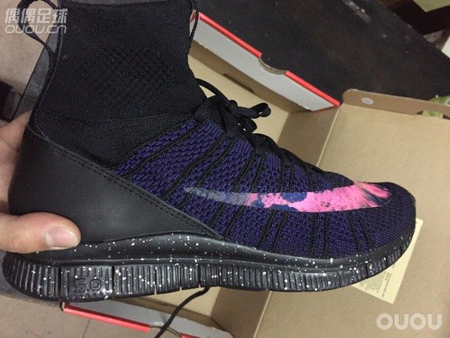 NIKE飞线系列,C罗上脚款。霸气外露,帅气十足,日本黑牌。全国没几双了!