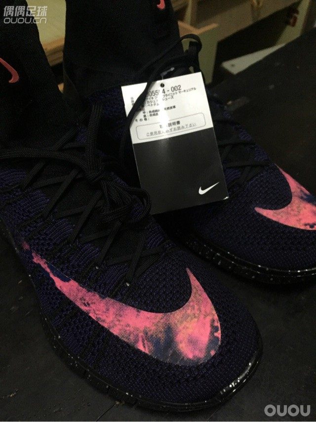 NIKE飞线系列,C罗上脚款。霸气外露,帅气十足,日本黑牌。全国没几双了!